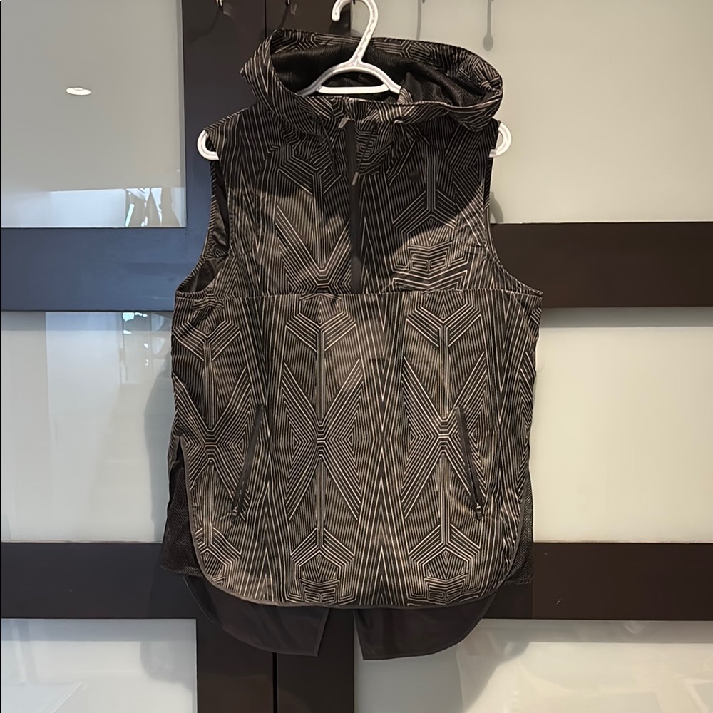 Sleeveless Hooded Pullover Outer Vest